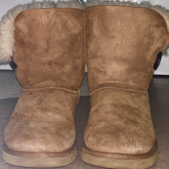 bailey button uggs